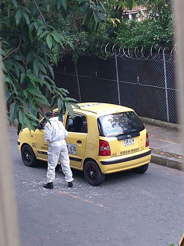 Pasajero mató a un taxista en Medellín y huyó en otro vehículo de servicio público