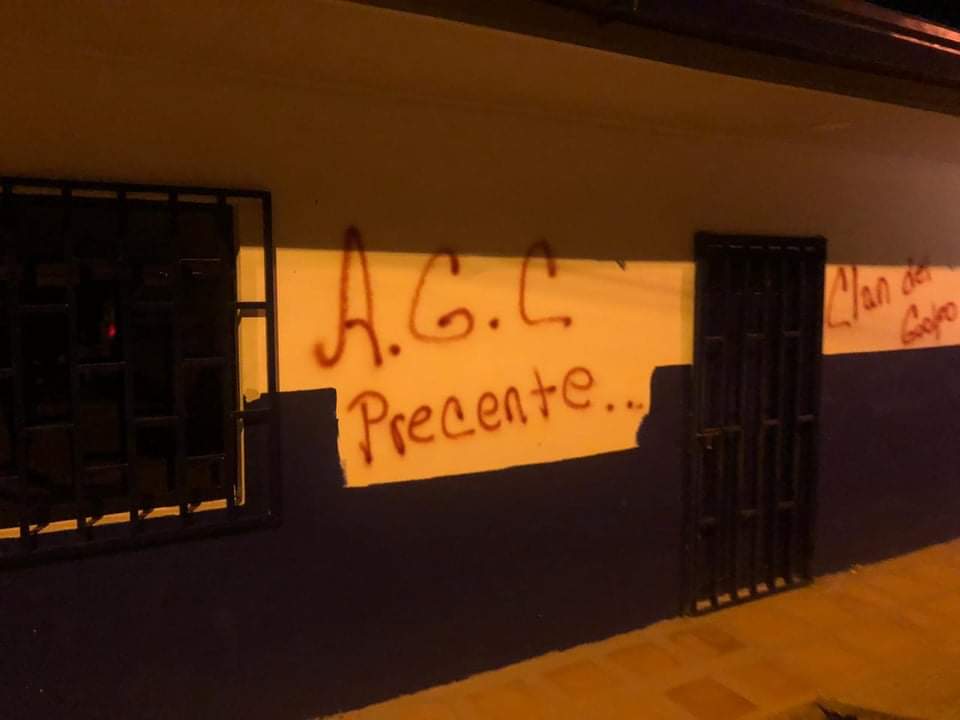 Grafitis en viviendas en Segovia, Antioquia.