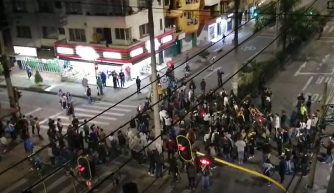 Con las imágenes de las cámaras de seguridad, esperan individualizarlos.