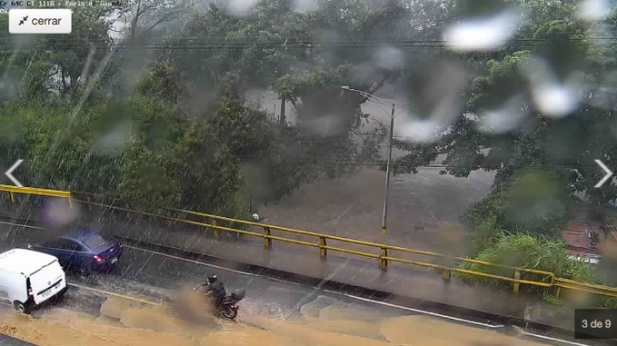 Inundación en el deprimido de la Feria de Ganado