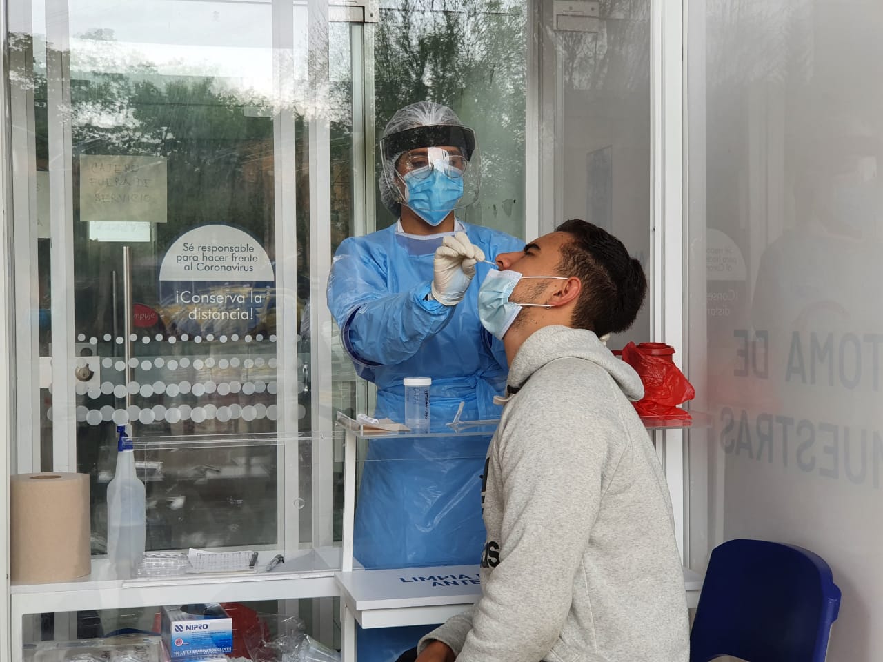 Cabinas itinerantes en Medellín para detectar covid