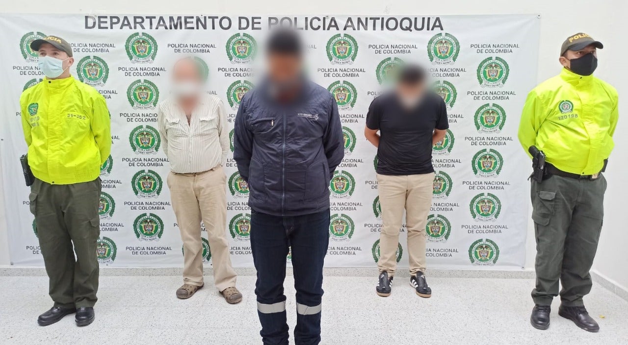 Los presuntos victimarios engañaban al menor de edad con dinero y regalos para accederlo sexualmente.