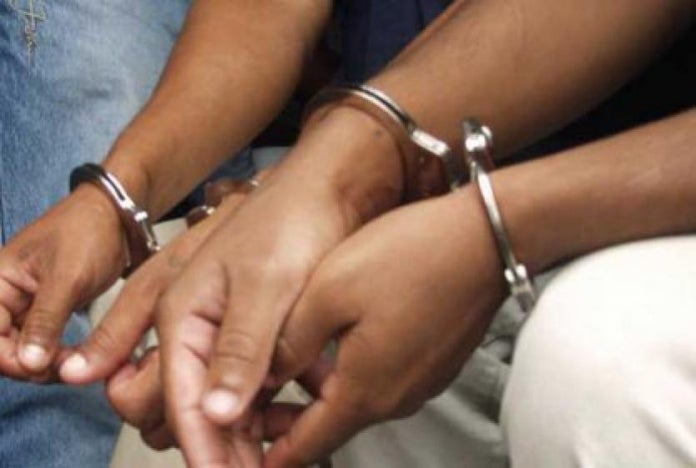 En el operativo fueron aprehendidos dos jóvenes de 17 y 16 años también extranjeros.