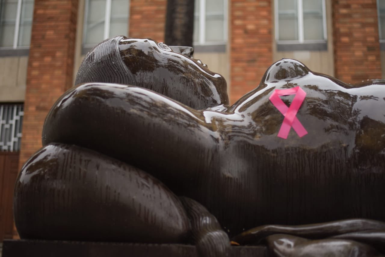 Conmemoran el Día Mundial de la Lucha Contra el Cáncer de Mama en Medellín
