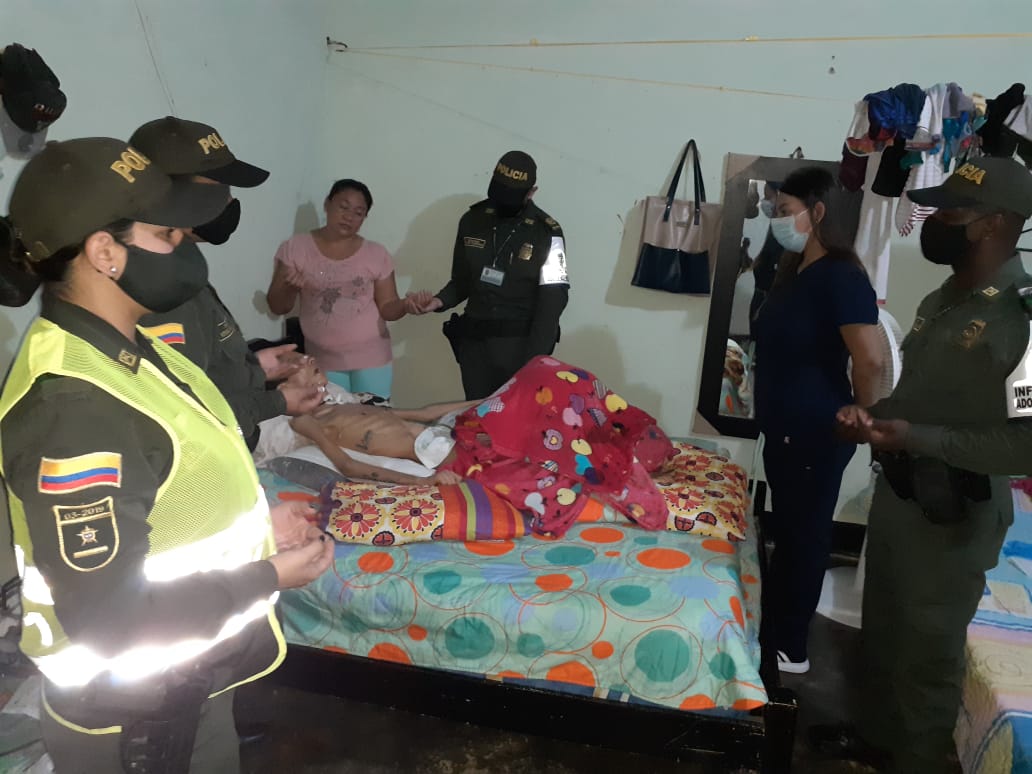 Familia de joven con parálisis cerebral recibió ayuda de la policía en Turbo, Antioquia