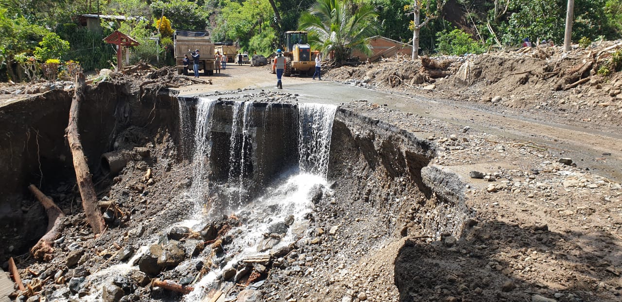 Aprovechando el buen clima, adelantan las labores de rescate y remoción de escombros.