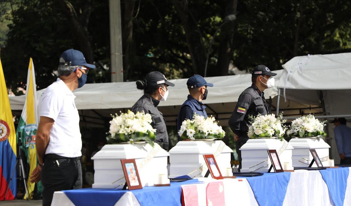 La entrega de los cuerpos se hizo en el parque principal de Dabeiba, Antioquia.