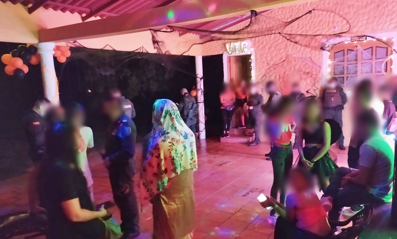 En Caucasia se intervino una fiesta clandestina.