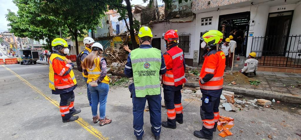 Tres personas resultaron lesionadas en el colapso parcial de las viviendas.