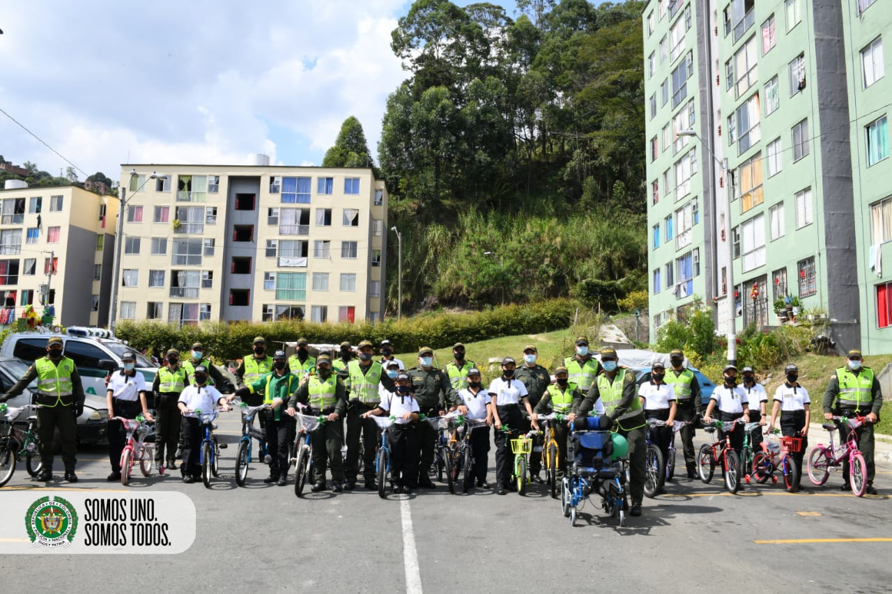 Los obsequios fueron entregados en medio de la celebración de la novena al Niño Jesús.