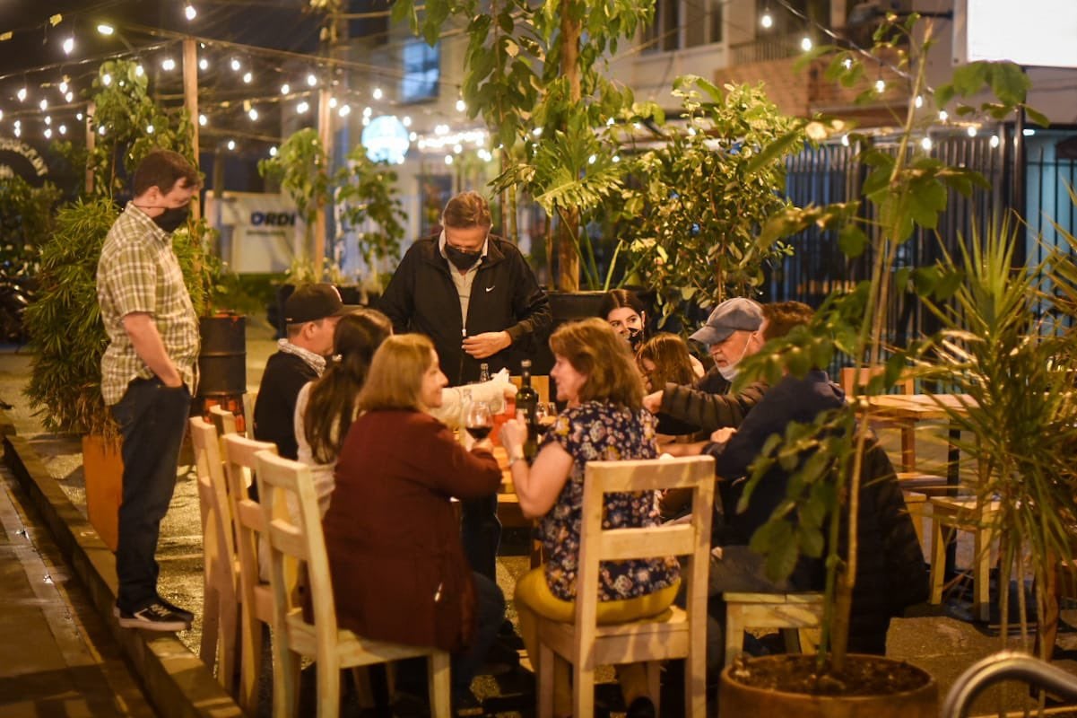 Bares y restaurante de Medellín funcionaran hasta las 10 de la noche