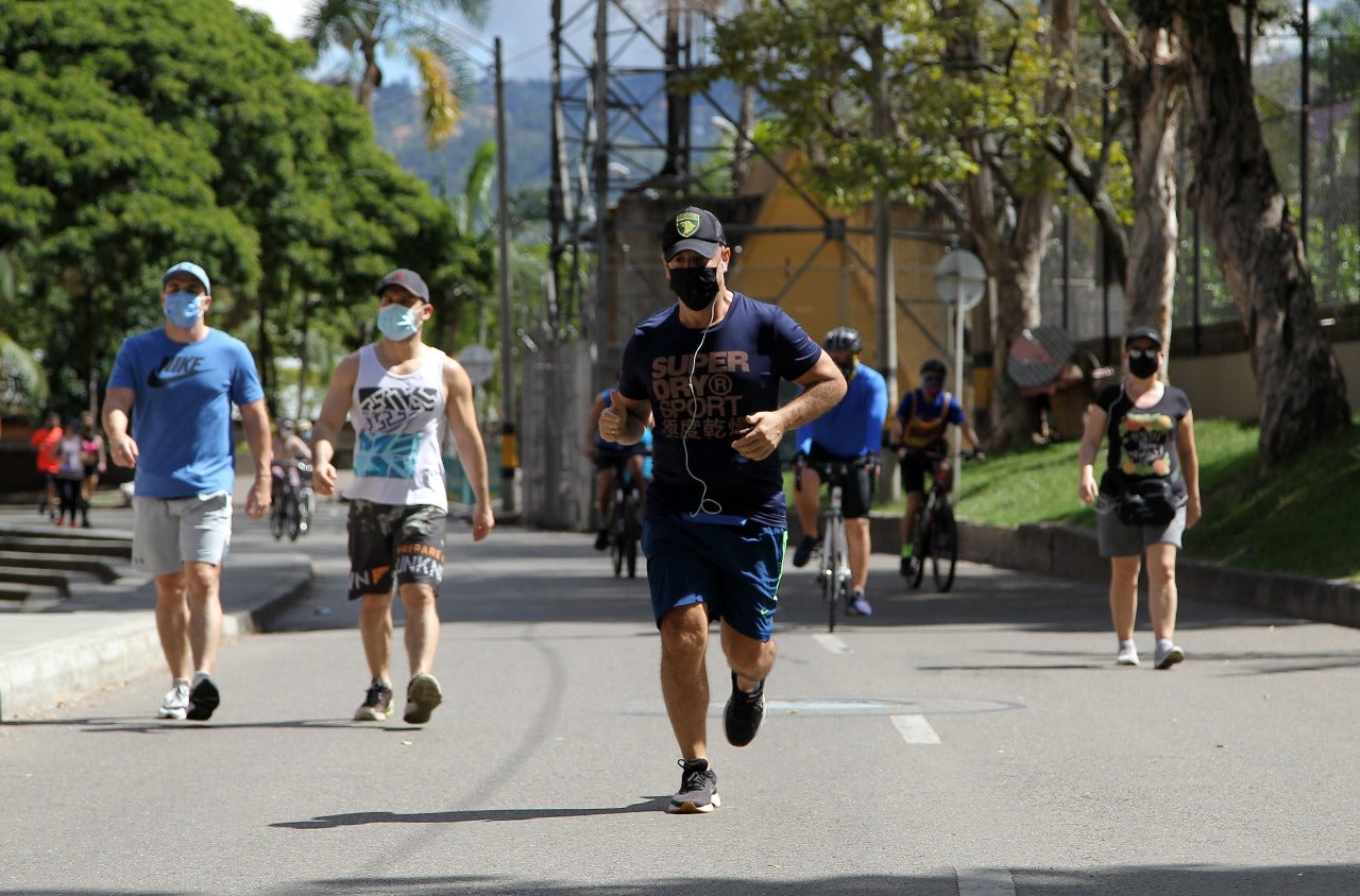 Referencia ciclovía en Medellín.