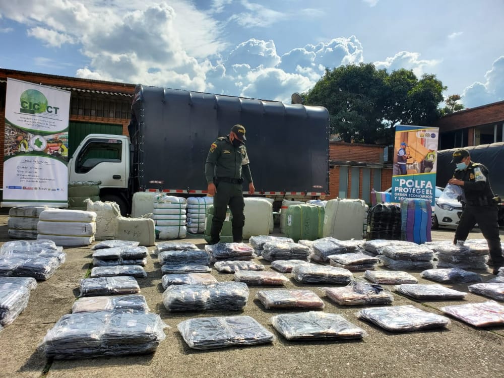 Decomisan el estrén de diciembre, incautan millonario cargamento de contrabando en Medellín