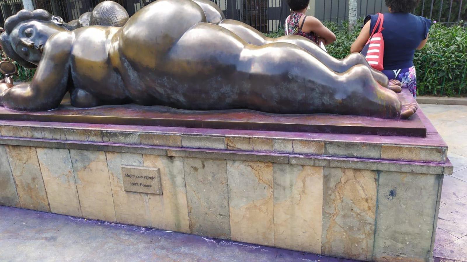 Así fueron manchadas las esculturas de Fernando Botero en Medellín.