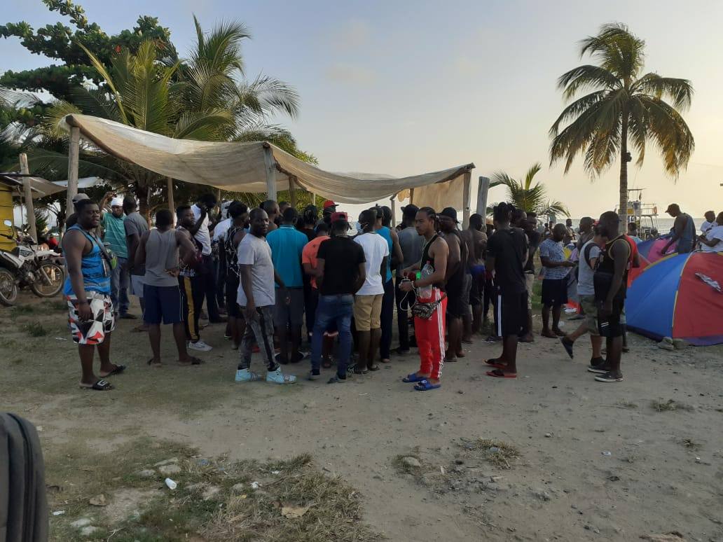 Migrantes varados en Necoclí, Urabá antioqueño.