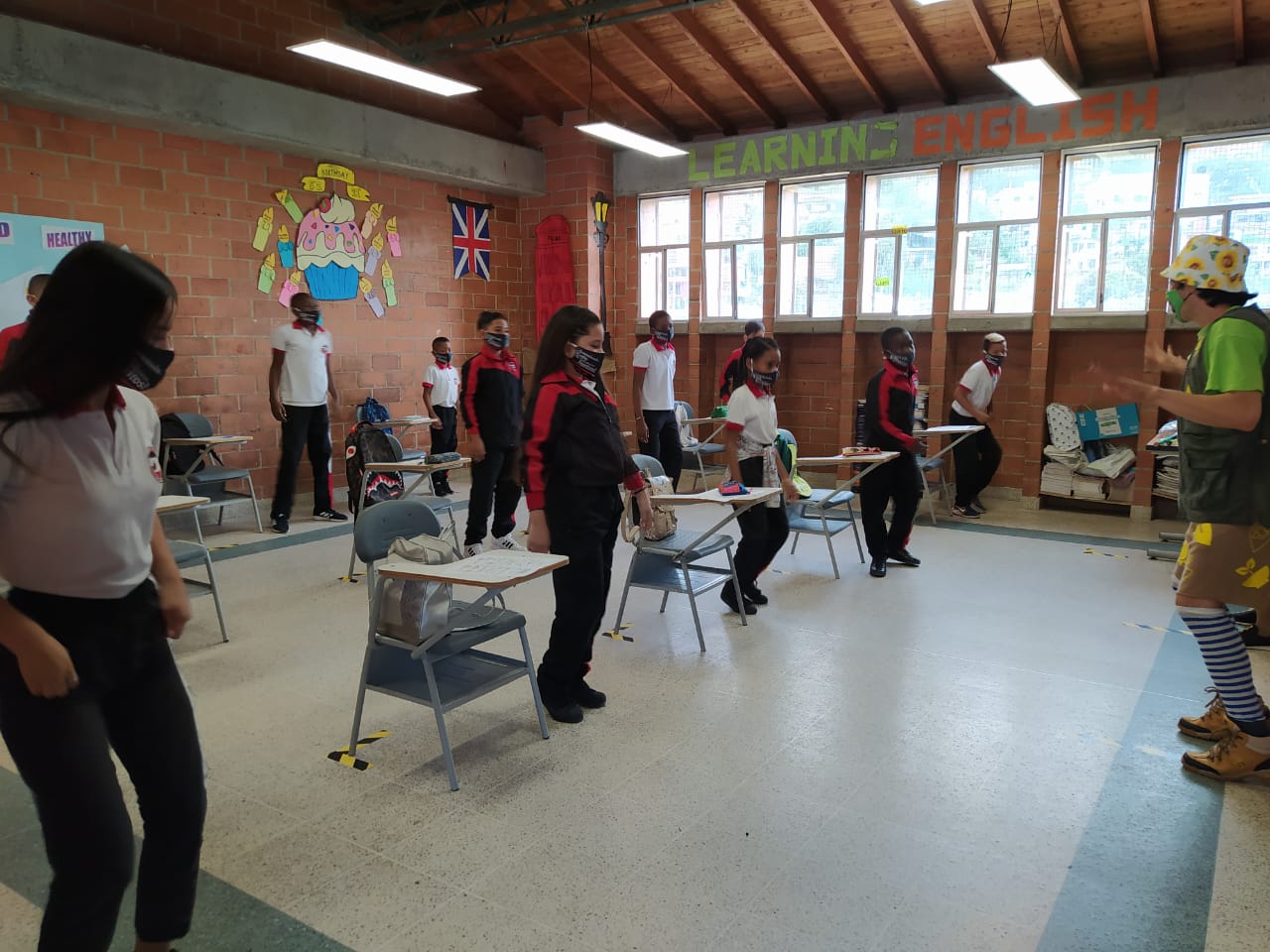 Según la Alcaldía, los estudiantes conservarán las distancias al regresar a las aulas.