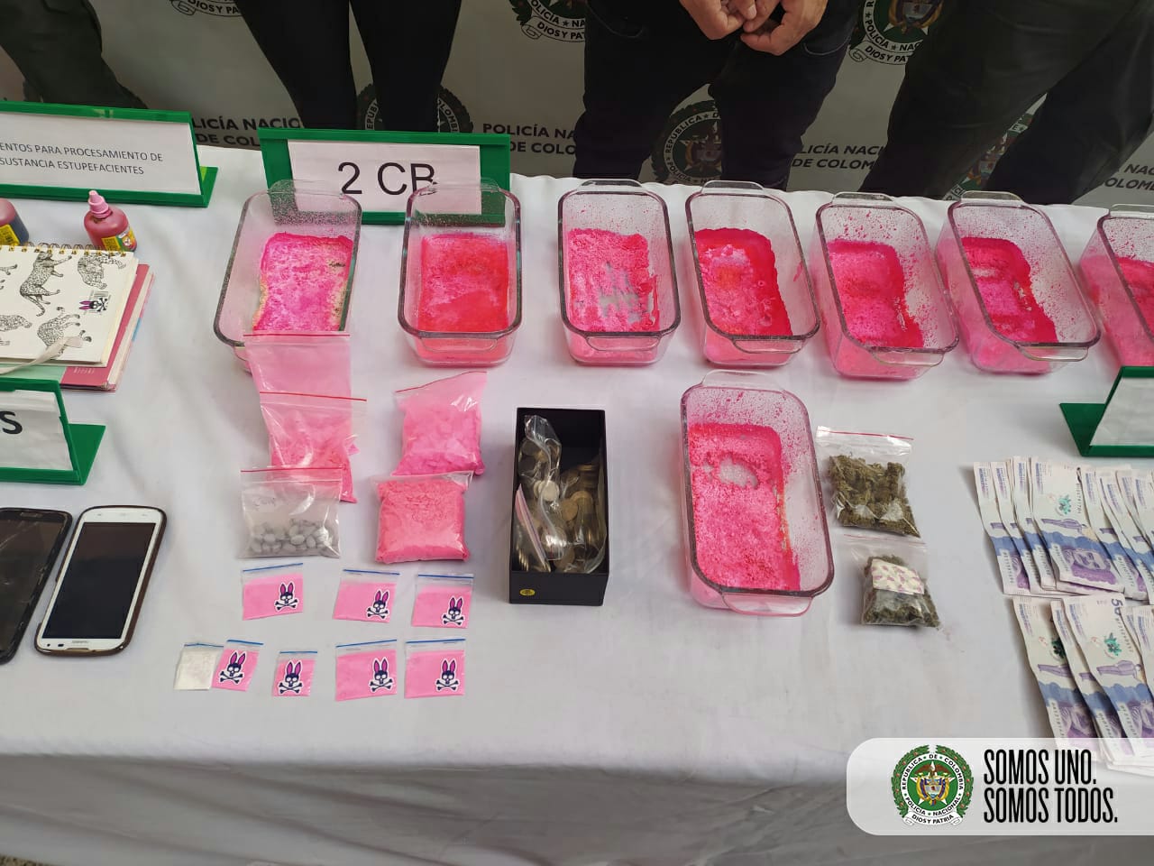 A “ pipe” y a Jeniffer” los cogieron con varias papeletas de “cocaína rosada” en Itagui, Antioquia