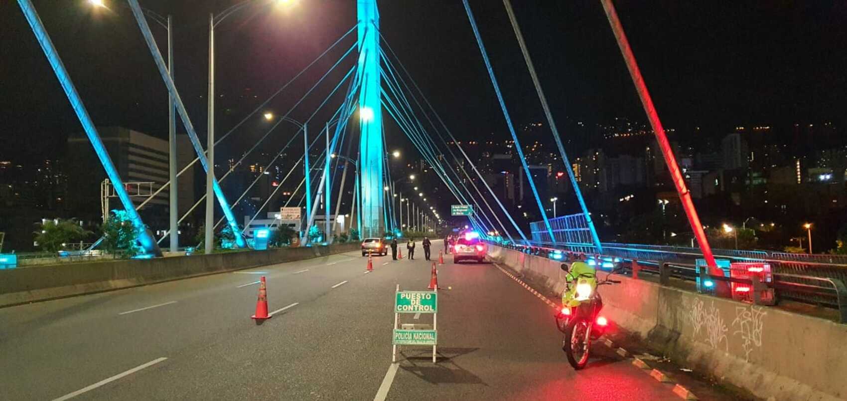 Referencia toque de queda en Medellín.