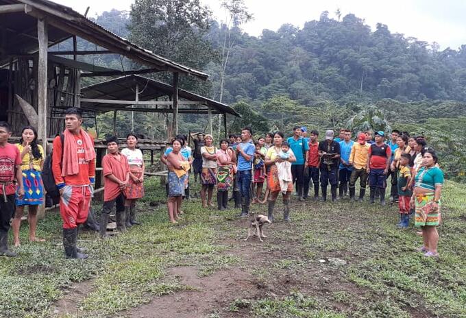 Indígenas embera eyádiba de resguardos indígenas en Antioquia.