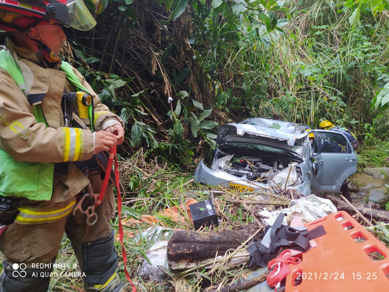 Imágenes del rescate milagroso a dos mujeres que cayeron a un abismo en La Estrella, Antioquia
