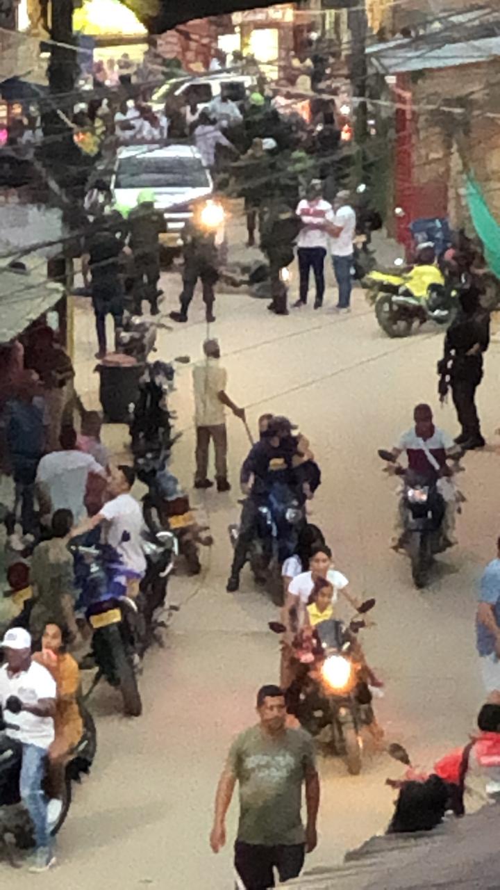 [Video] Policía se defiende y se enfrenta a bala con sicarios en Segovia, Antioquia