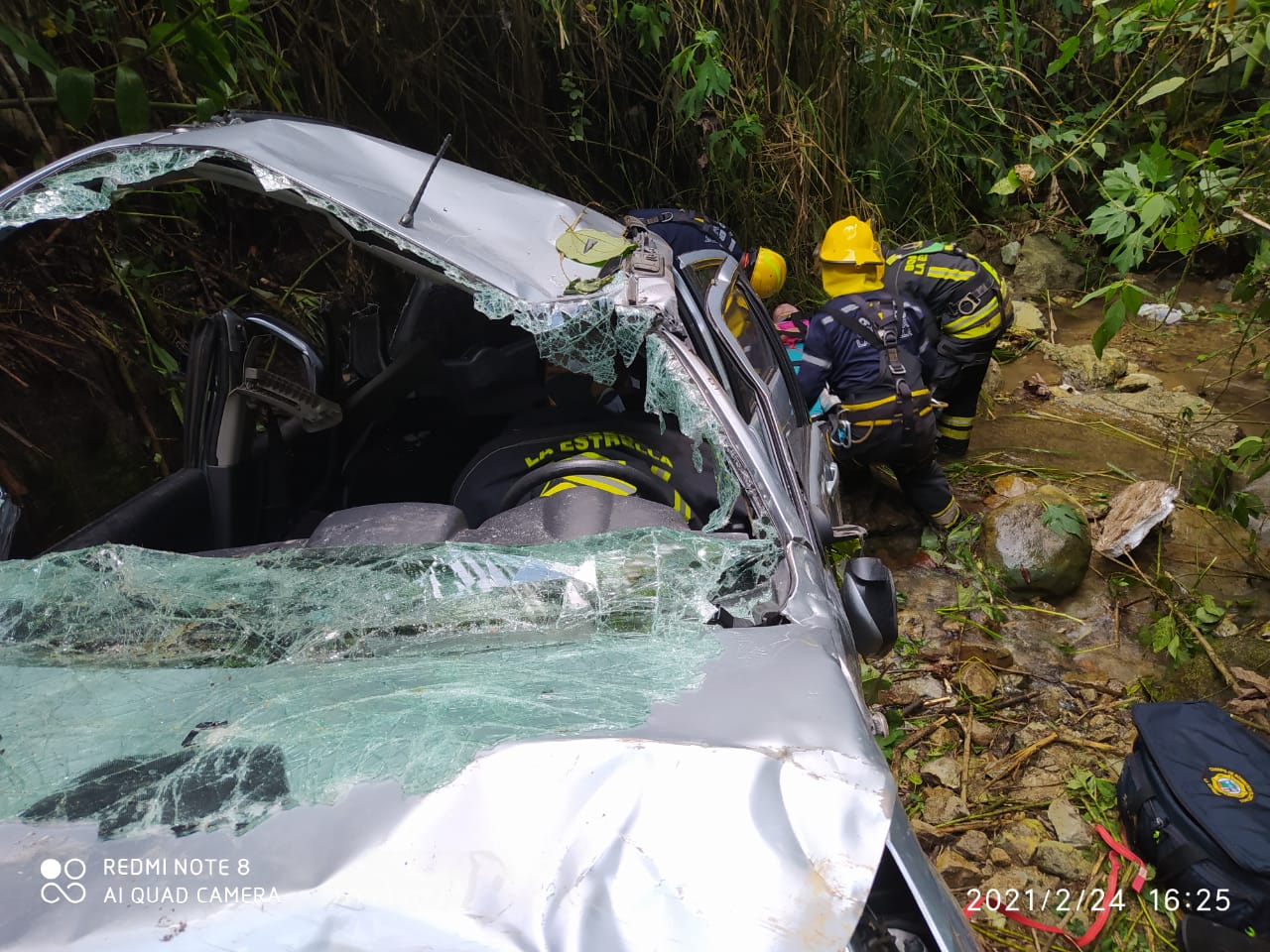 Imágenes del rescate milagroso a dos mujeres que cayeron a un abismo en La Estrella, Antioquia