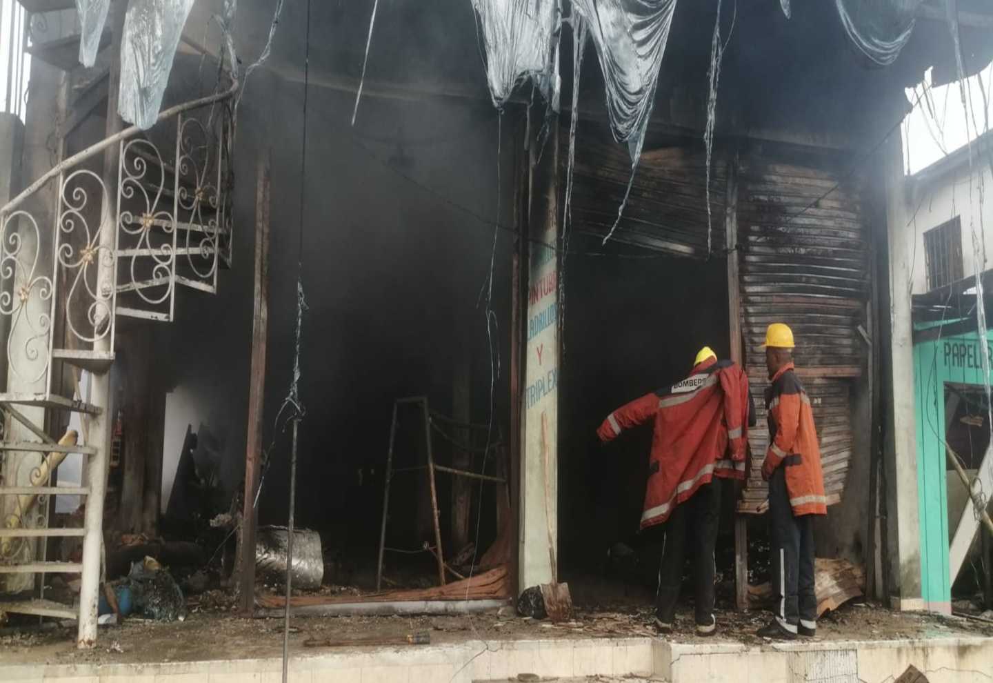 Así quedaron los tres pisos quemados en Vigía del Fuerte, Antioquia.