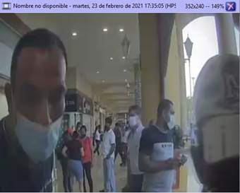 Imágenes de extranjeros dedicados al “cambiazo” de tarjetas bancarias a los adultos mayores en Medellín