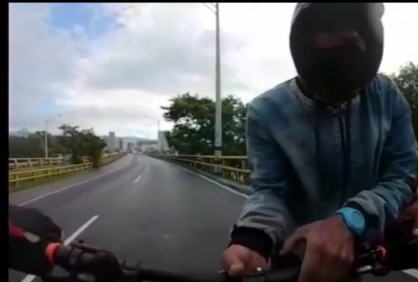 [Video] Ciclista registra el momento exacto del hurto de su bicicleta en Medellín