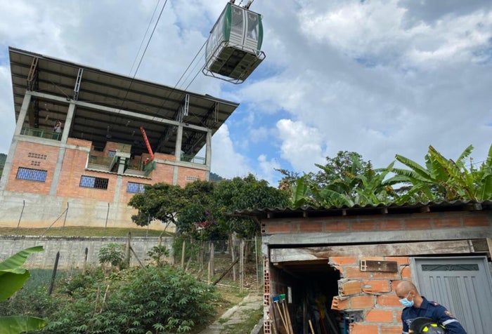 Así quedaron las casas tras el incidente con el cable Palmitas de Medellín.