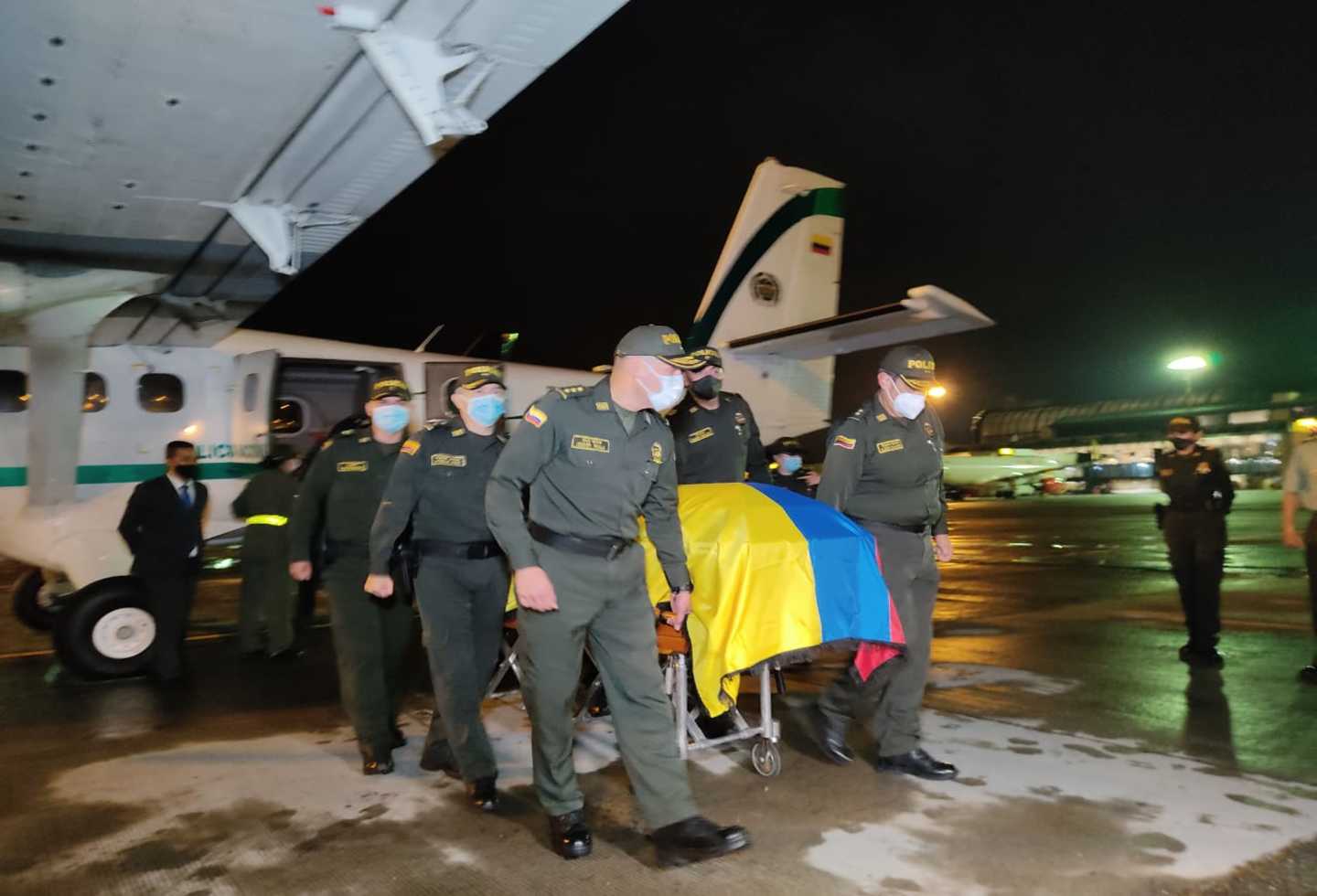 Así fue recibido el patrullero Edwin Caro en Antioquia.