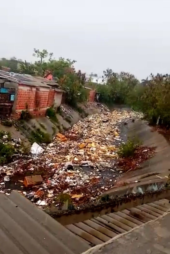 Río de basuras en Barranquilla