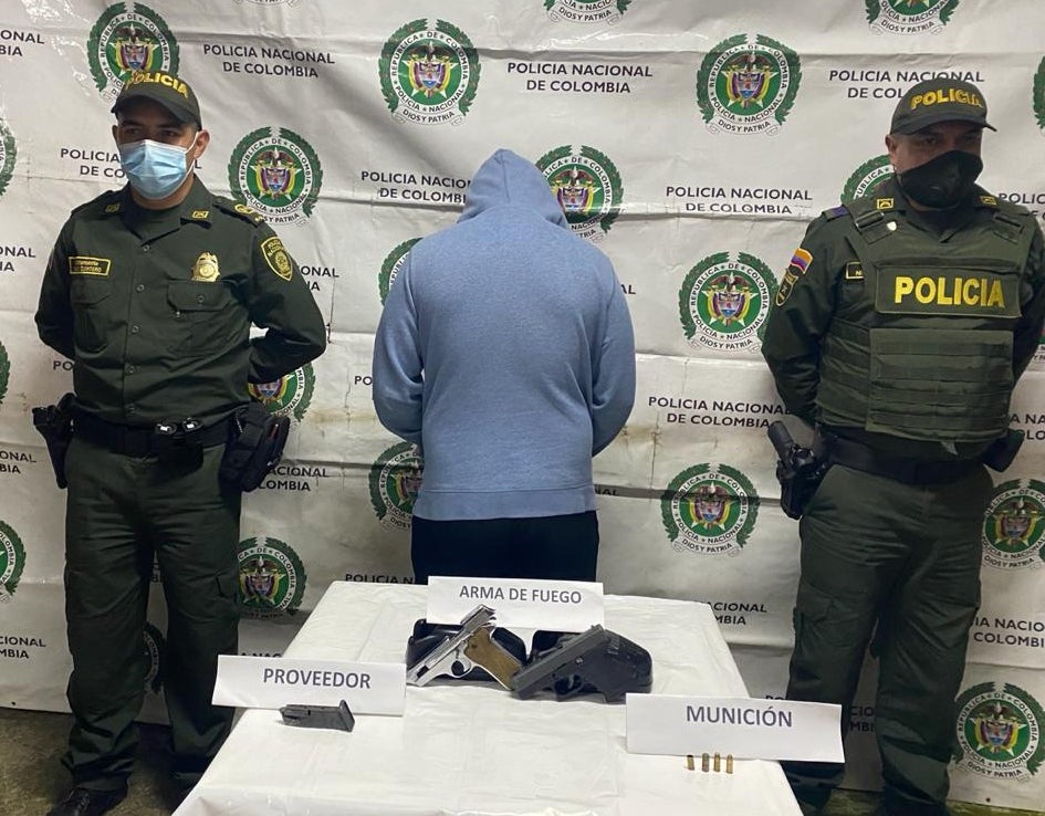 Dos hombres intentaron hurtar un bus de servicio público en Antioquia y uno de ellos falleció debido a los golpes de los pasajeros