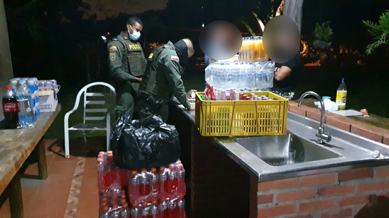 ¡Irresponsables! 45 adultos y 15 menores en fiestas clandestinas en Medellín y Copacabana