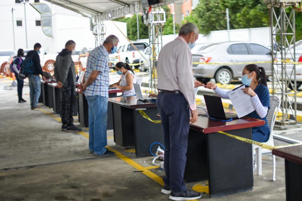 Vacunación masiva en Medellín.