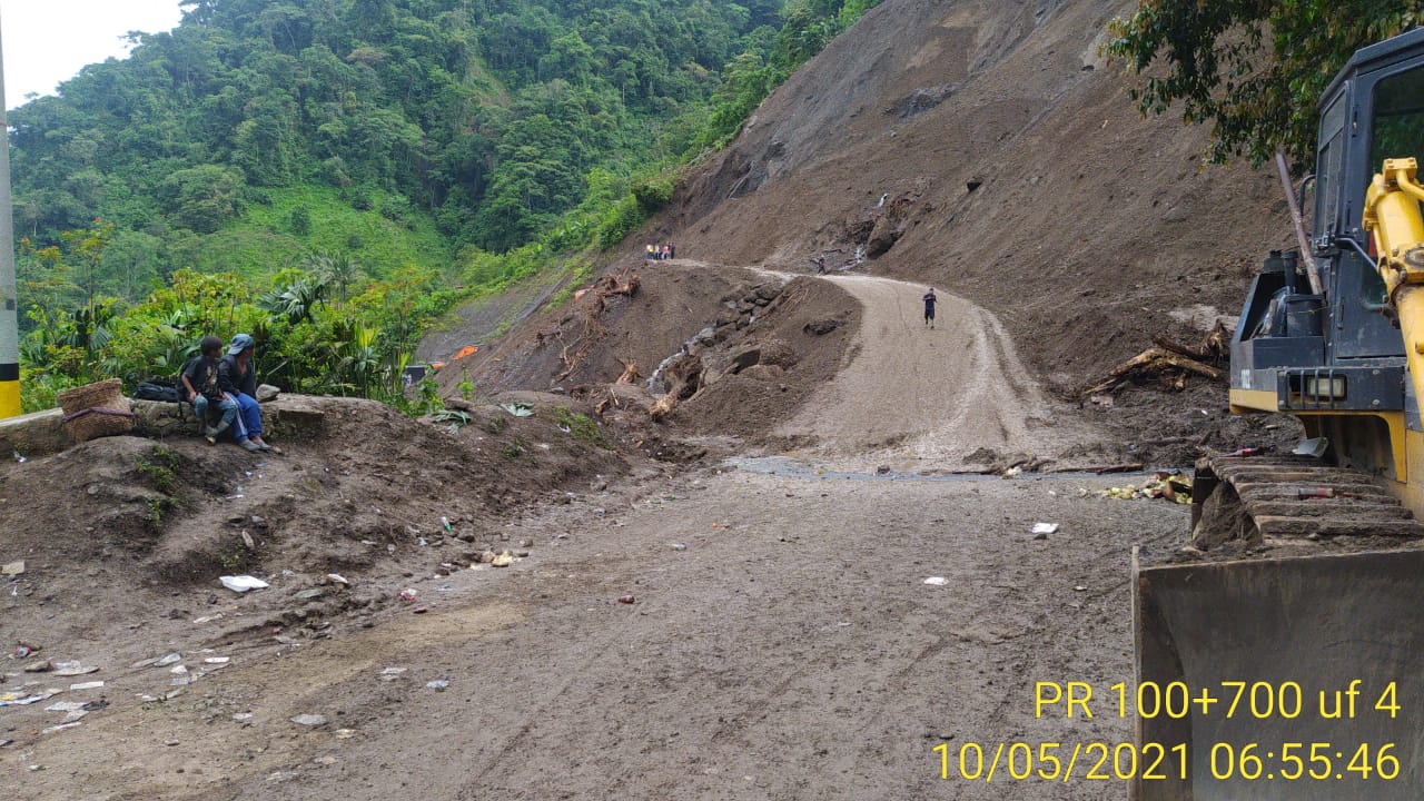 Derrumbe en la vía Dabeiba-Mutatá en Antioquia.