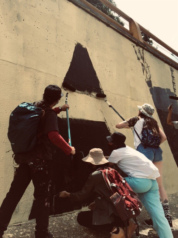 Esta vez pintaron ambos costados del puente.