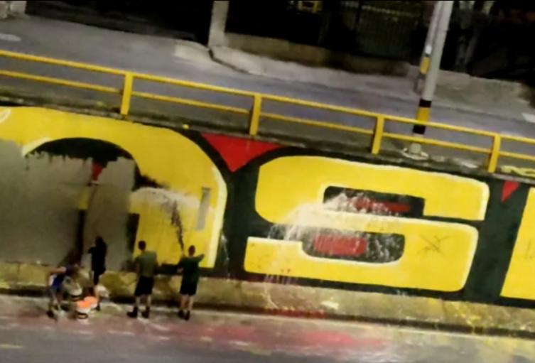 Ejército dice desconocer quién borró el polémico mural pintado en las marchas de Medellín