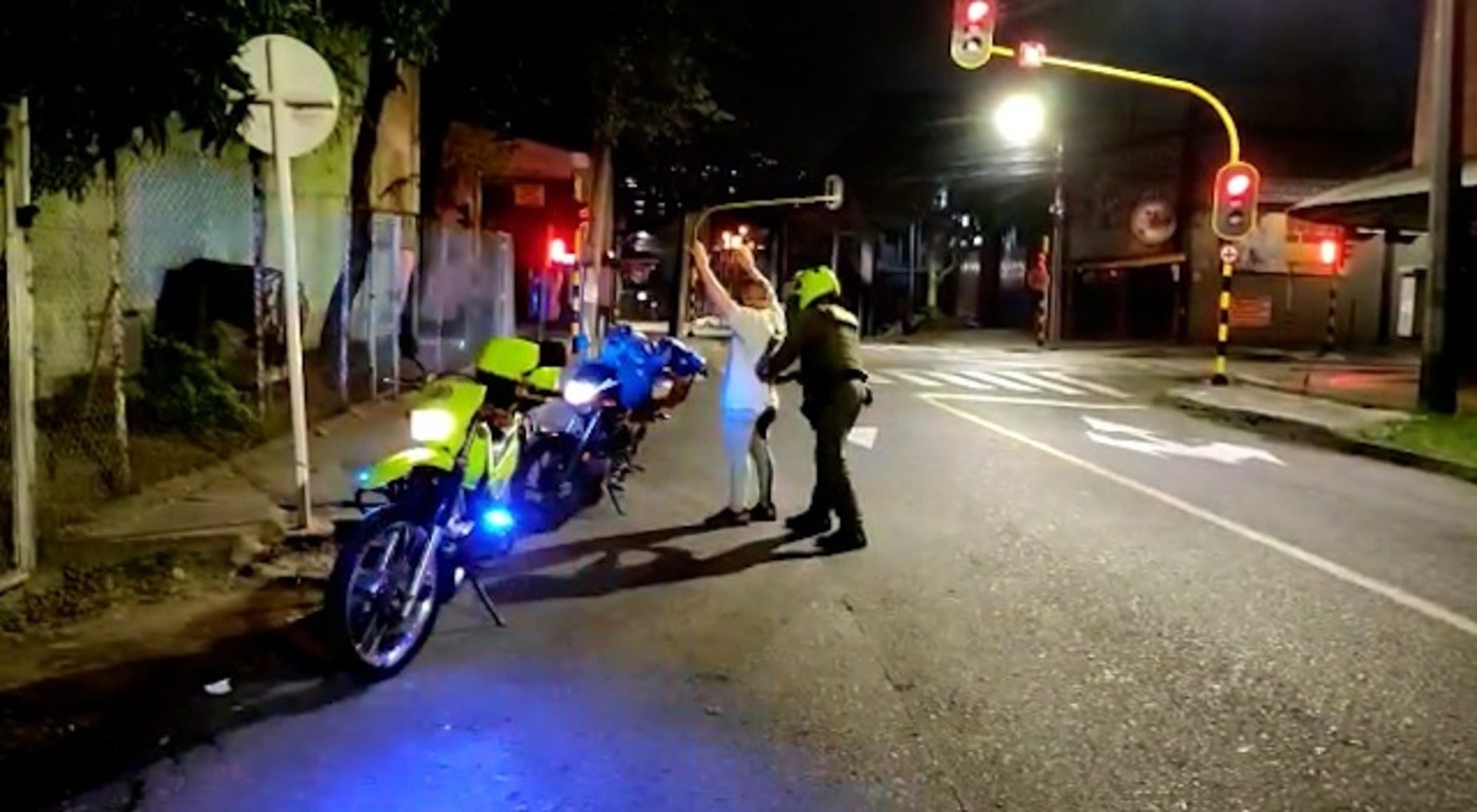 Referencia toque de queda en Medellín.