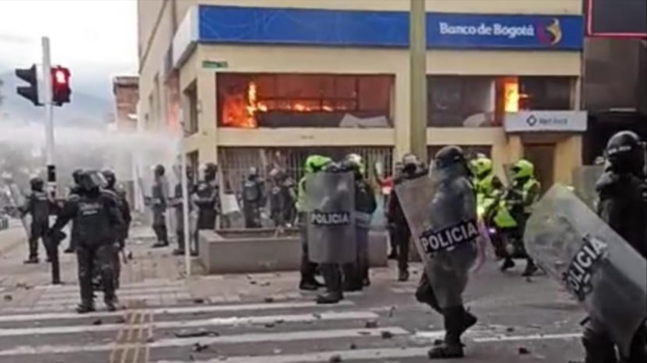 Alcalde Quintero dijo que violencia en las marchas de Medellín mantiene al uribismo en el poder