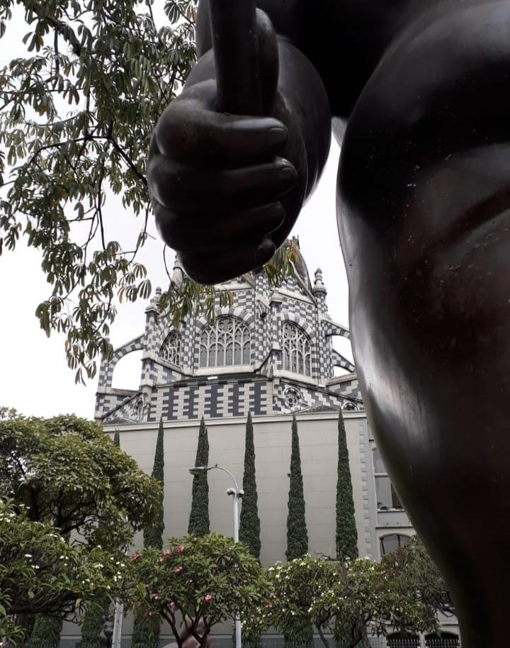 Escultura ‘Soldado Romano’ de la Plaza Botero que fue vandalizada en Medellín.