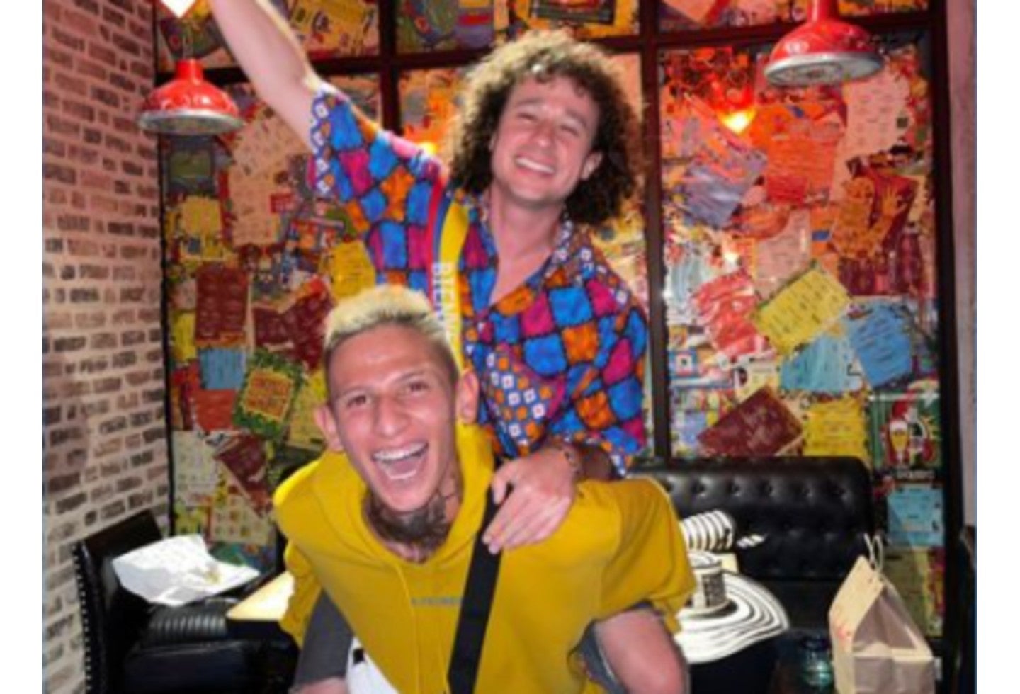 Luisito Comunica y La Liendra