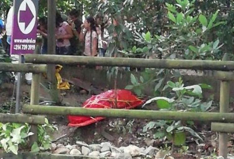 Hallan cadáver metido en un caño en el occidente de Medellín