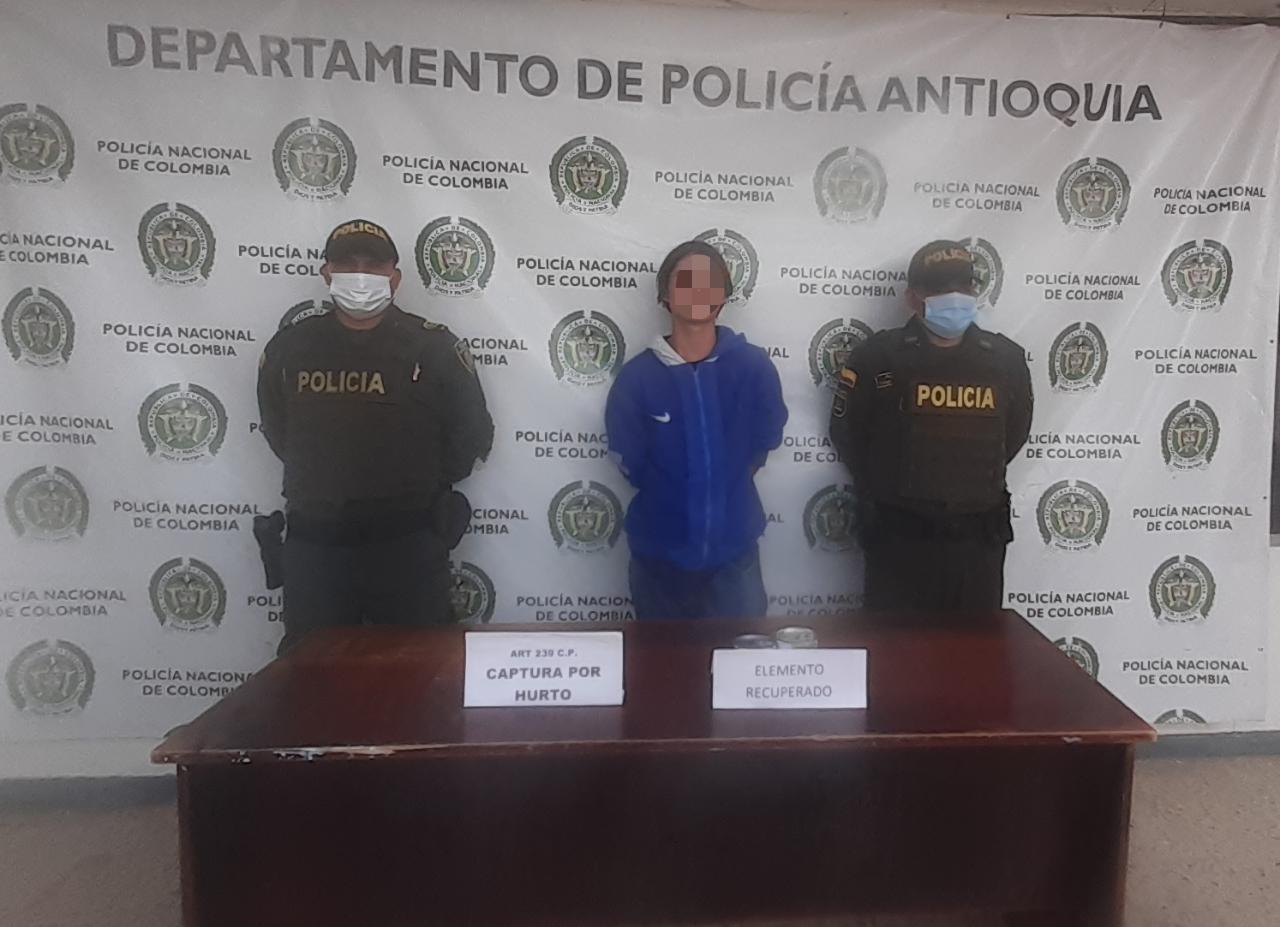 Esta persona extrajo del inmueble, alimentos valorados en más de 200.000 pesos, informaron las autoridades.