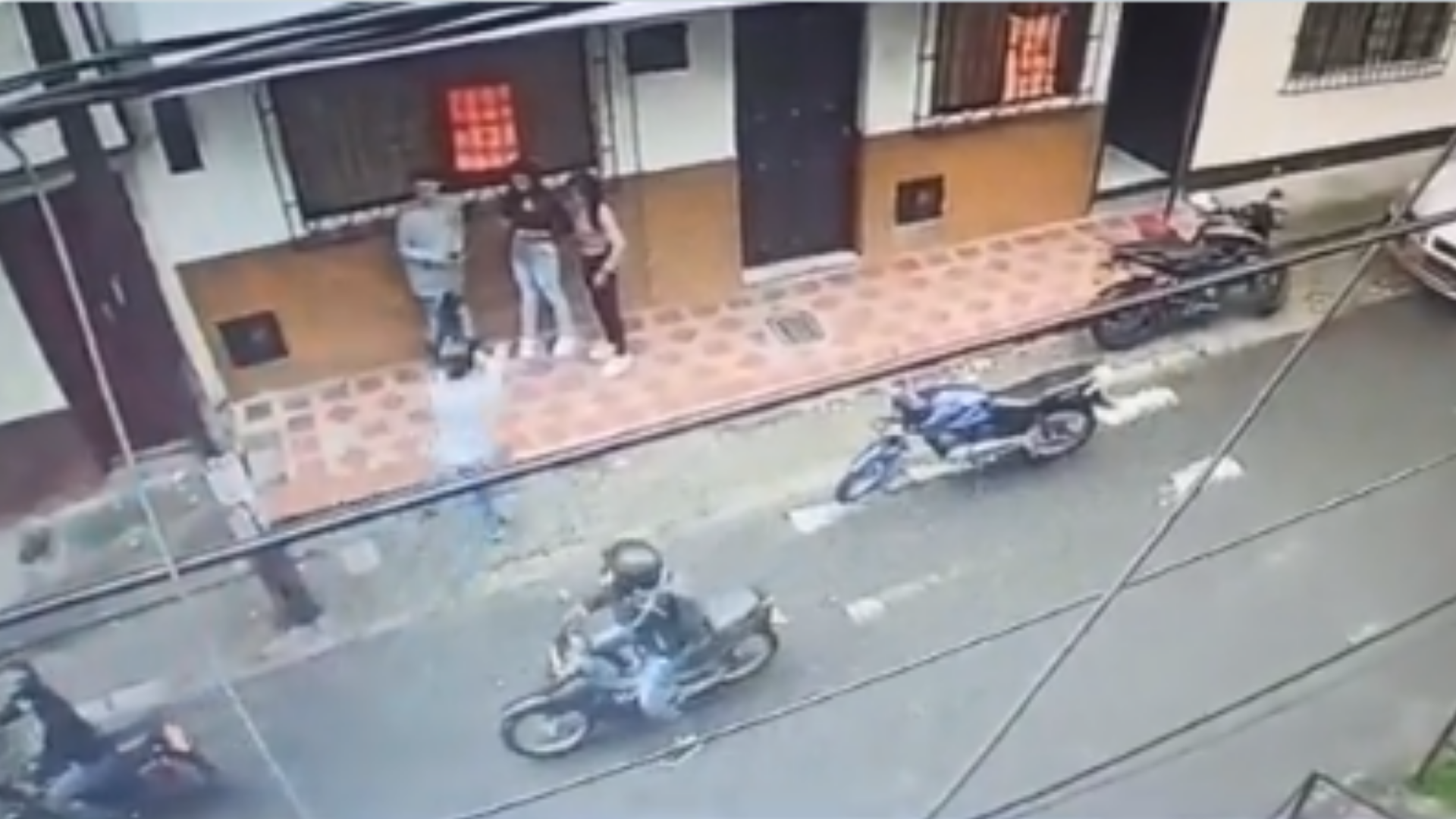 Robaron celulares a menores mientras les apuntaban con arma de fuego en Medellín