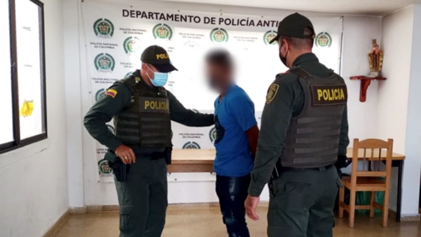 El capturado habría hecho tocamientos a una adolescente, indicaron las autoridades.
