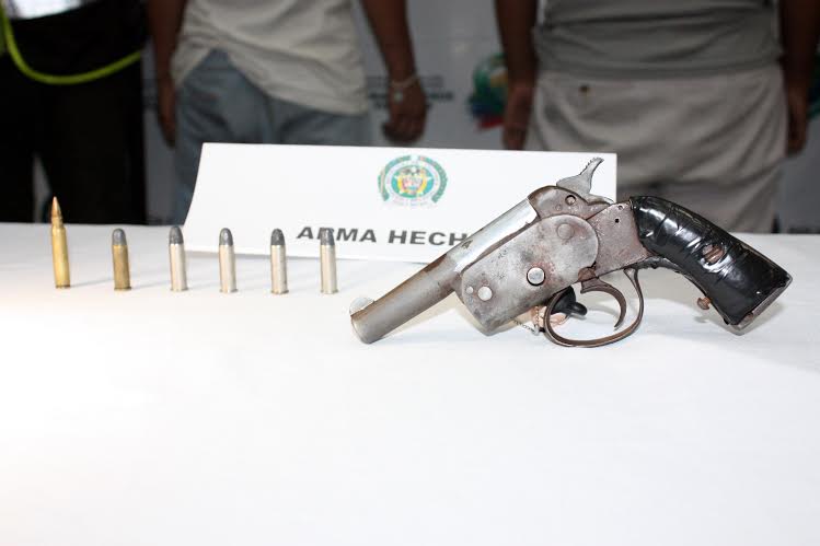 Se adelantan las investigaciones para establecer si estas personas hacen parte de alguna estructura criminal.