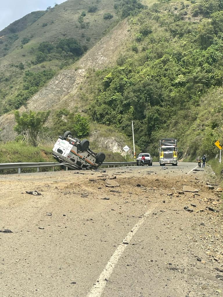 Patrulla de la policía fue atacada con explosivos en Antioquia