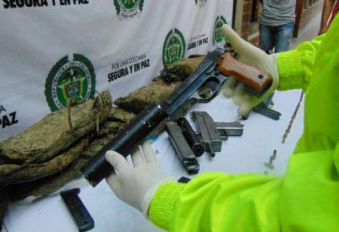 Un joven fue sorprendido con armas de fuego y drogas en Antioquia
