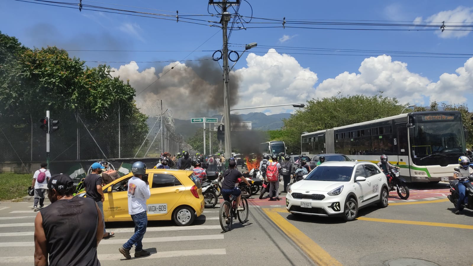 Comunidad recibió a garrotazos a fletero en el barrio Belén de Medellín